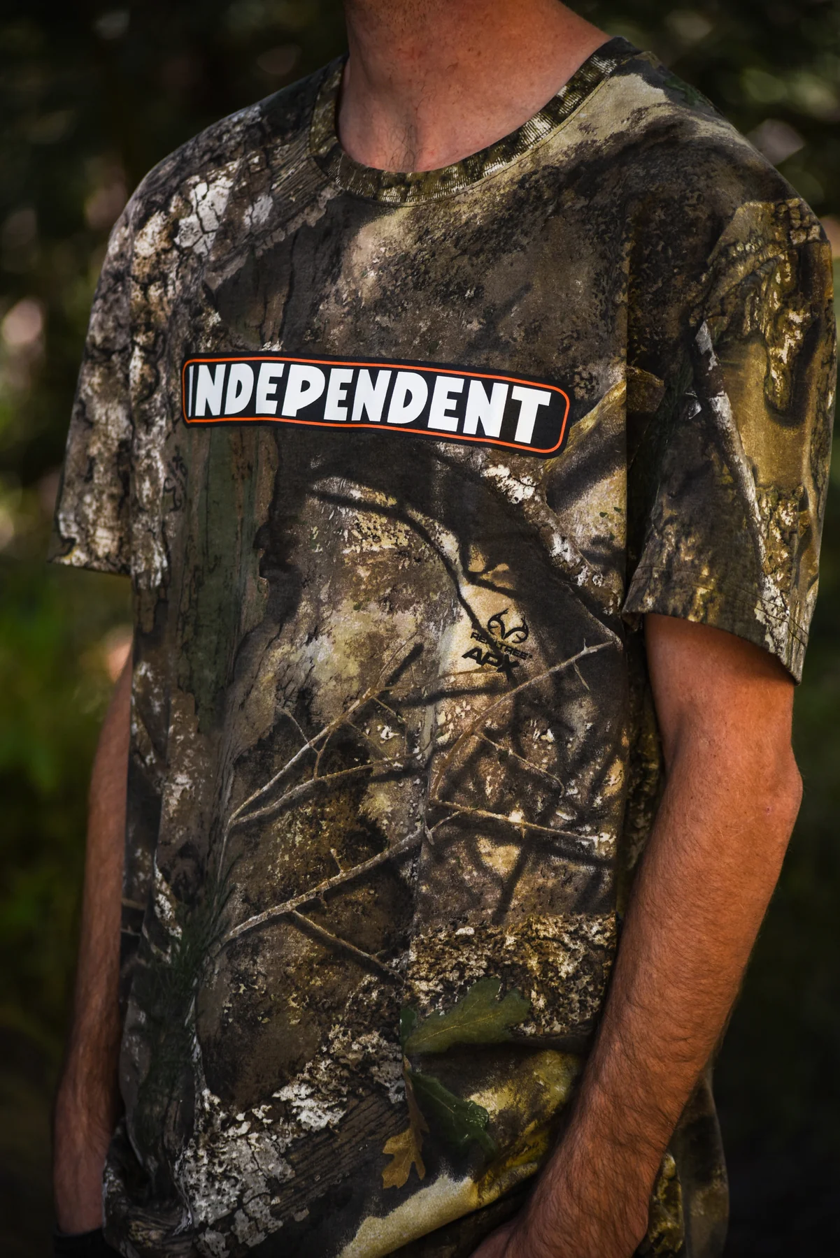 Bar Logo Mens Independent x Realtree T-Shirt - Image 3